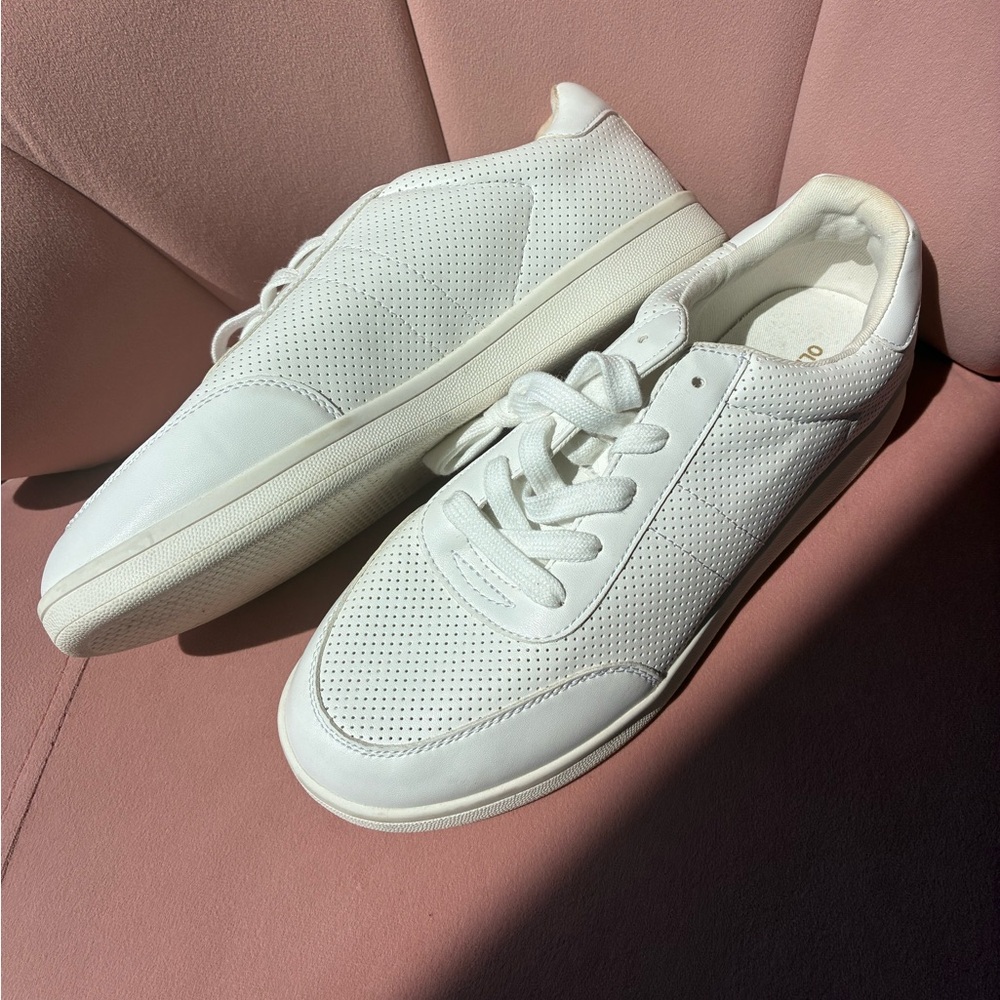 NWOT Old Navy white sneakers size 10
